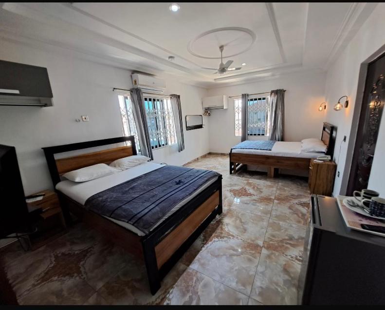 Baffour Apartments Adiebaba ภายนอก รูปภาพ