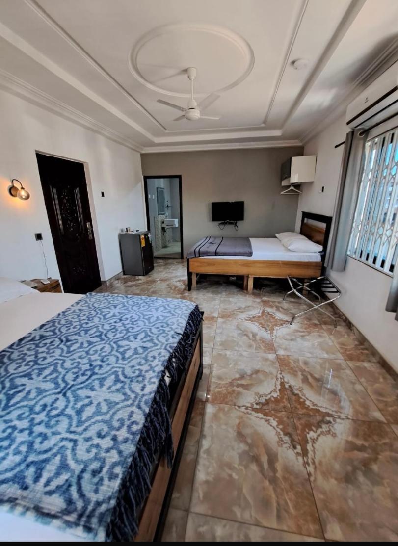 Baffour Apartments Adiebaba ภายนอก รูปภาพ